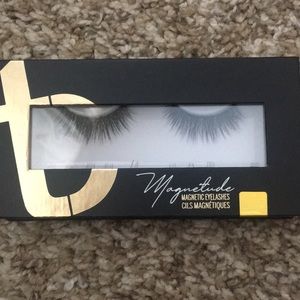 New and Sealed Magnetic lashes with anchors by Tori Belle
